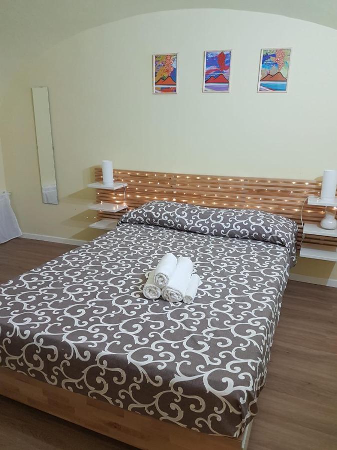 Rega Holiday House Неаполь Экстерьер фото