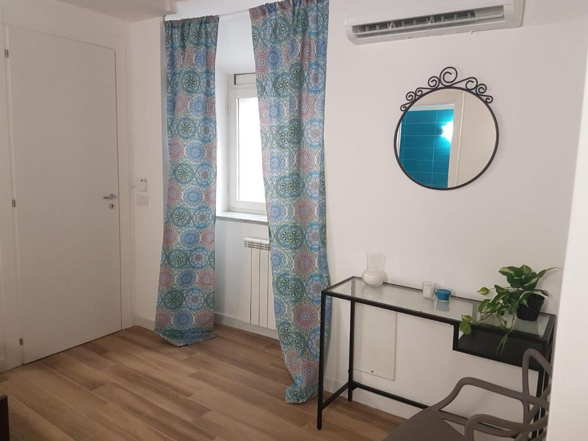 Rega Holiday House Неаполь Экстерьер фото