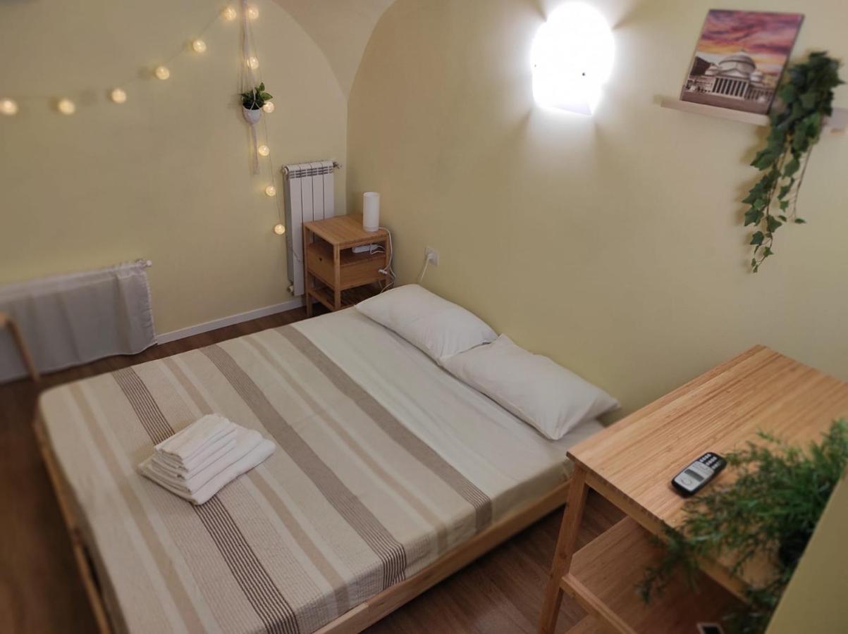 Rega Holiday House Неаполь Экстерьер фото