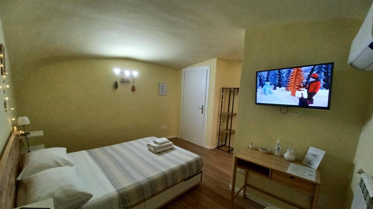 Rega Holiday House Неаполь Экстерьер фото