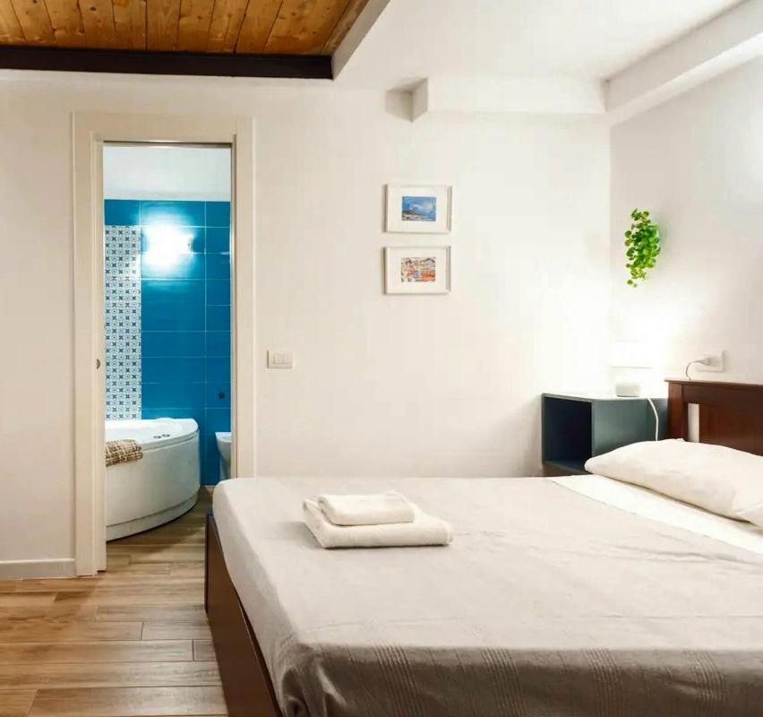 Rega Holiday House Неаполь Экстерьер фото